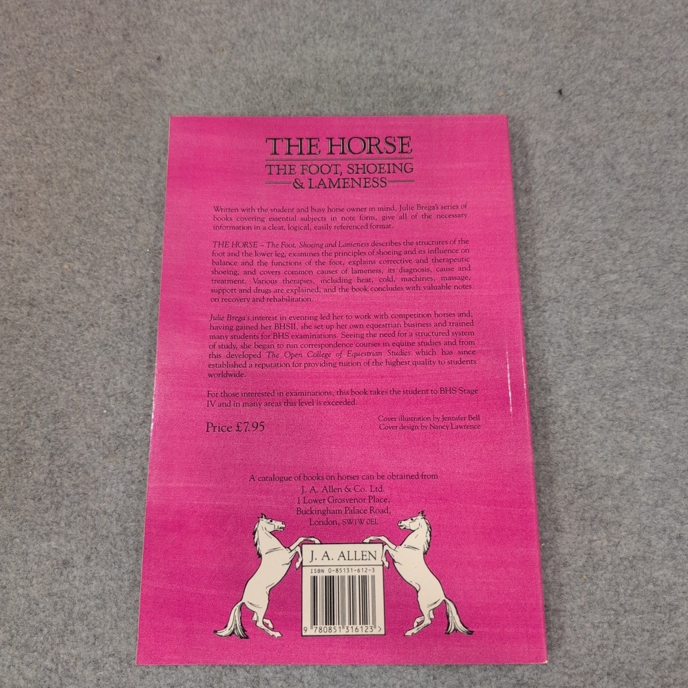 The Horse The Foot Shoeing & Lameness Julie Brega Paperback ISBN 0851316123 - Picture 3 of 3